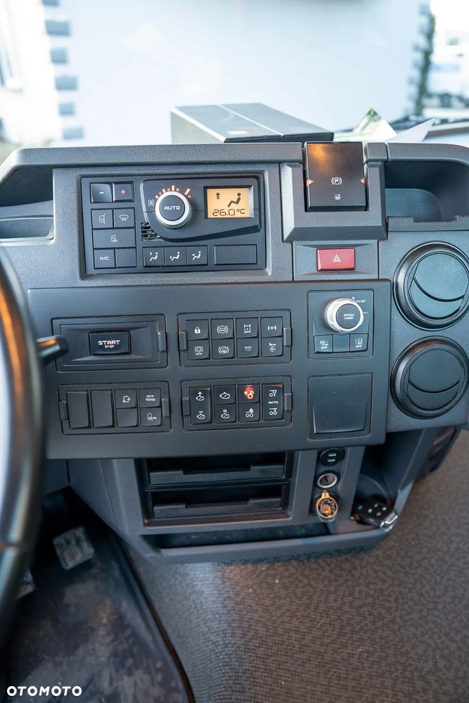 Renault C440 6x2 - 18