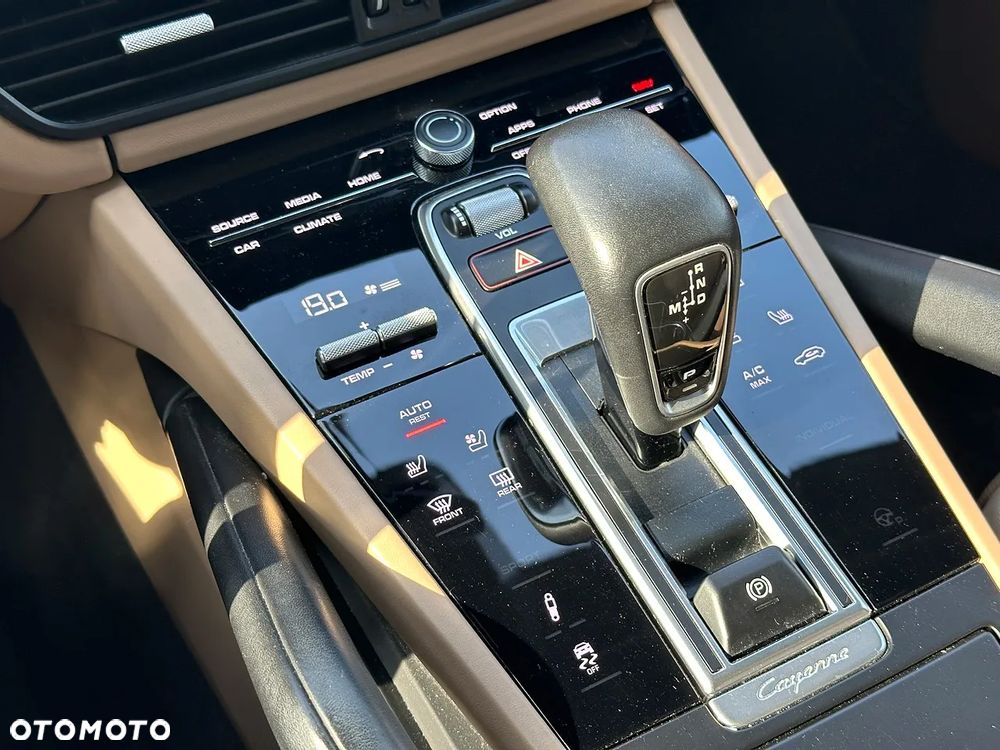Porsche Cayenne - 25
