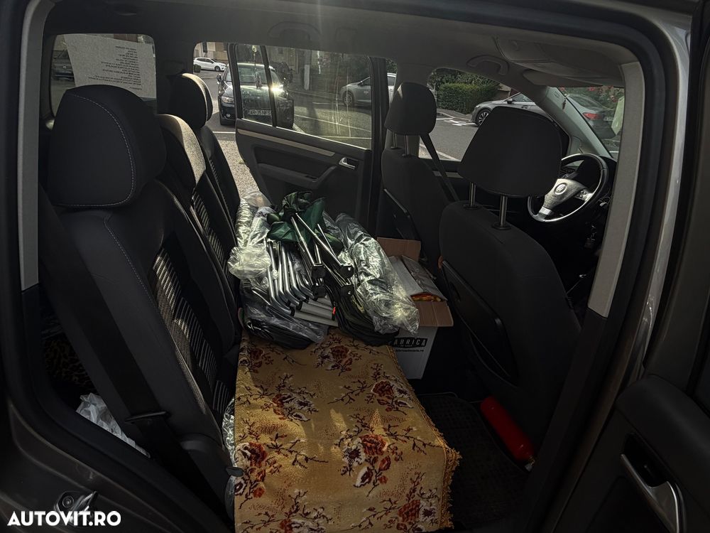 Volkswagen Touran 2.0 TDI Highline - 17