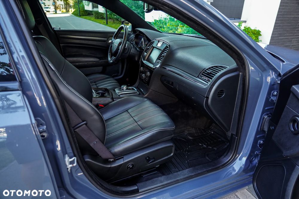 Chrysler 300s - 9