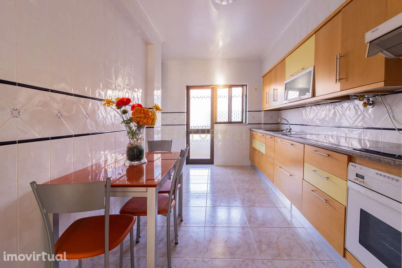 Apartamento T2 com Garagem e Sótão em Alcobaça - Excelente Oportunidad - Grande imagem: 5/18