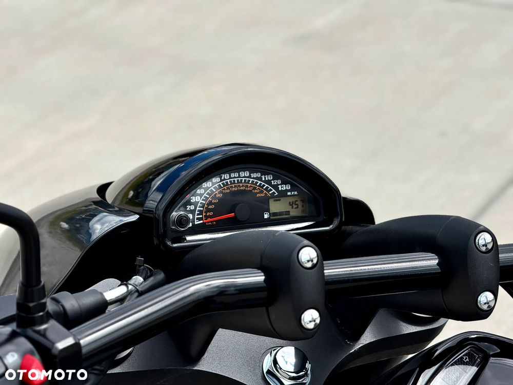 Suzuki Boulevard - 22