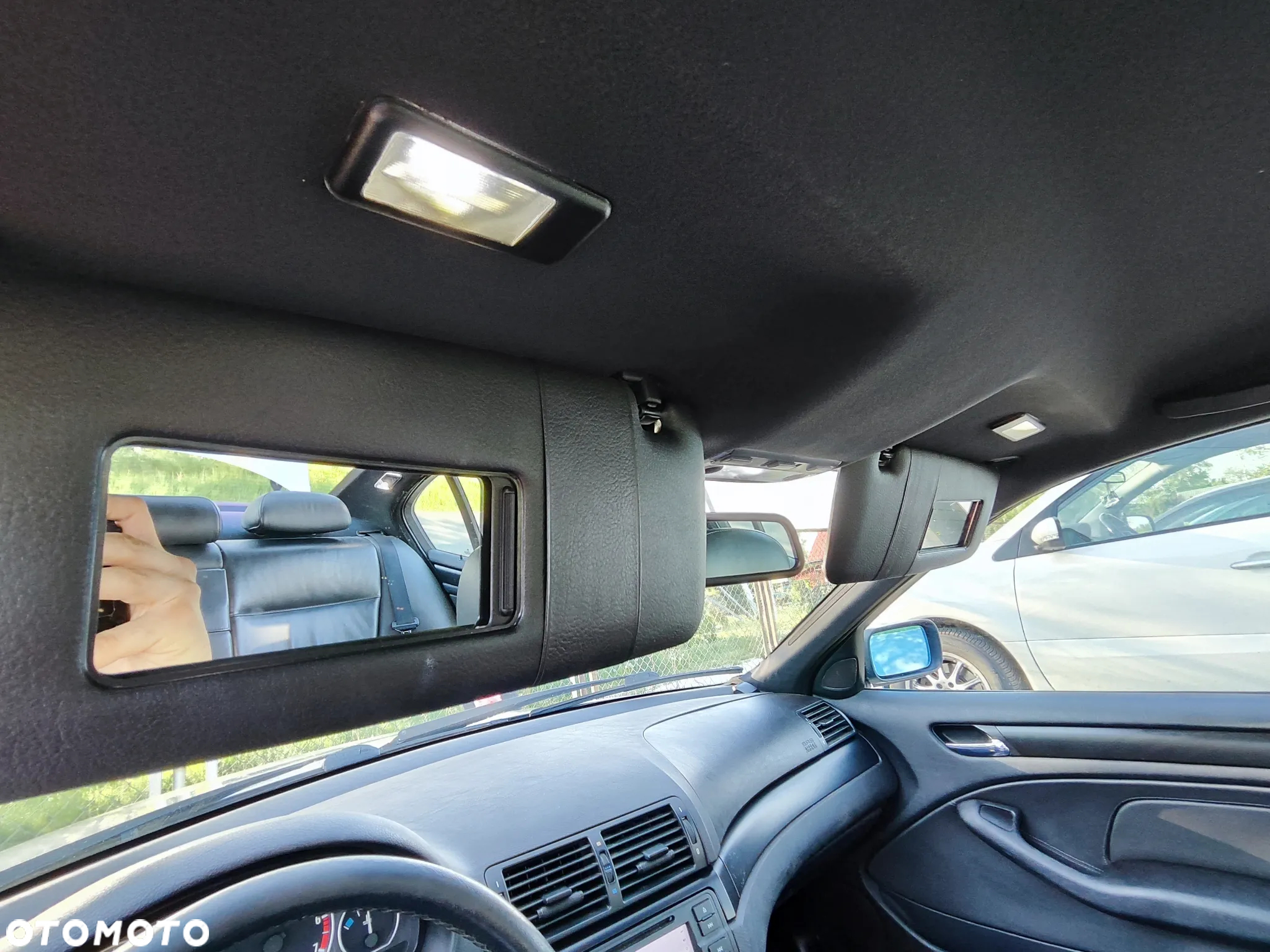 BMW Seria 3 330i - 35