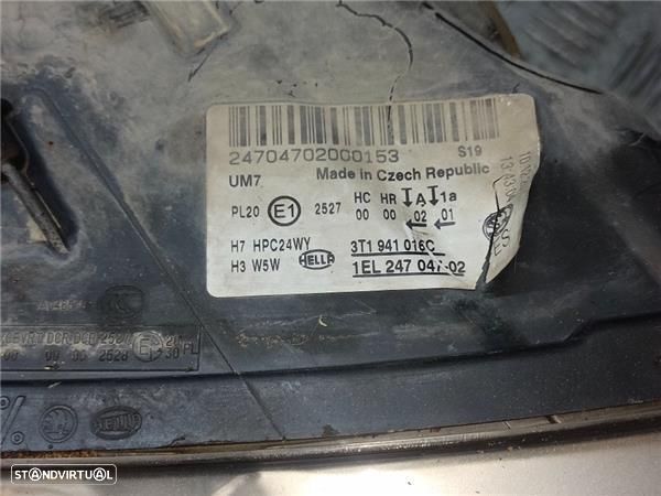 FAROL DIREITO SKODA SUPERB - 2