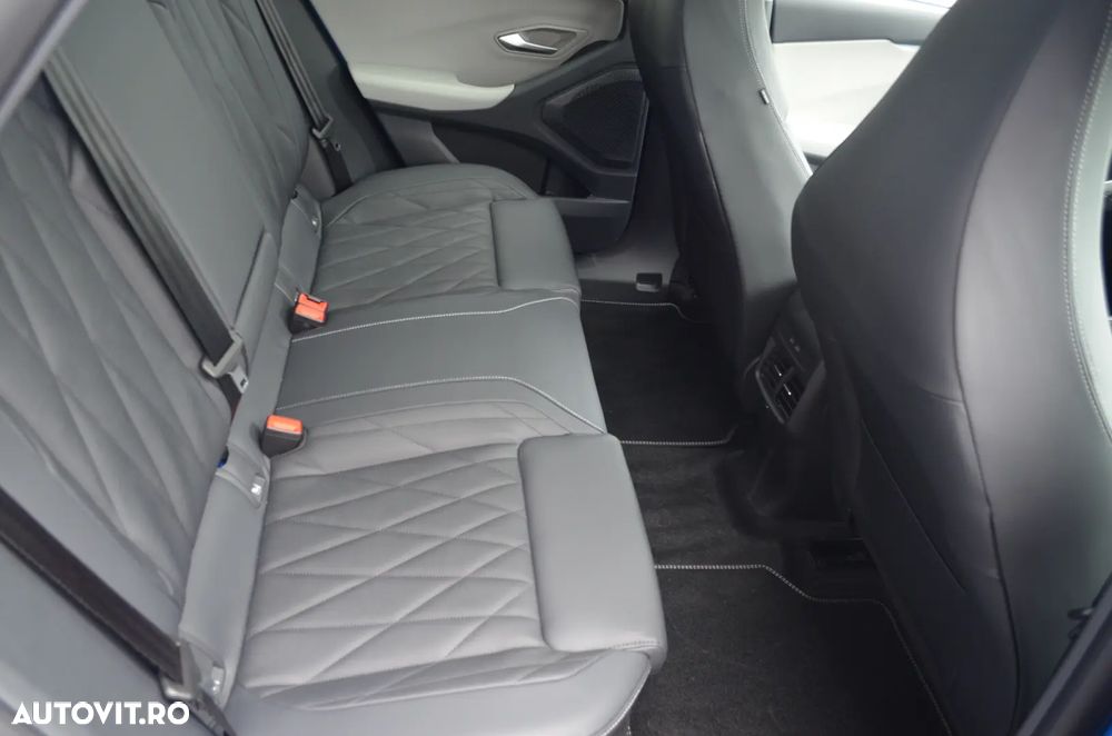 Ford Explorer AWD 79 kWh Extended Range Premium - 11