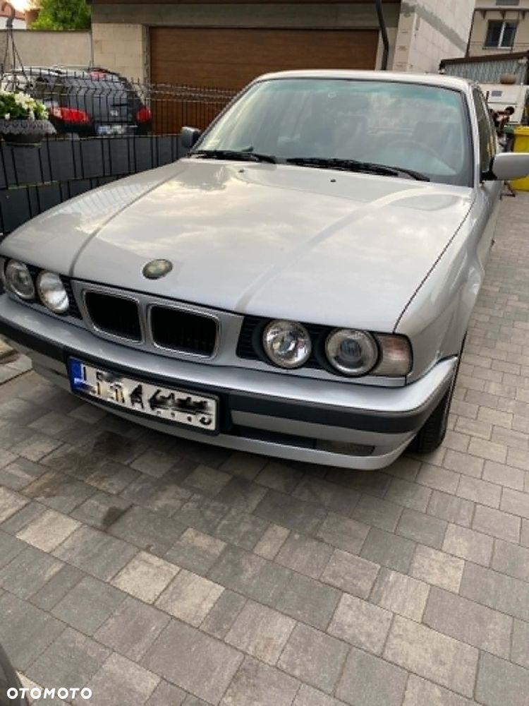 BMW Seria 5 525i - 4
