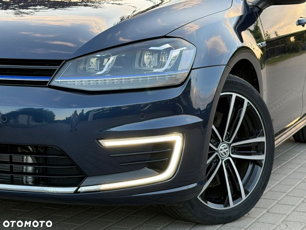 Volkswagen Golf - 22