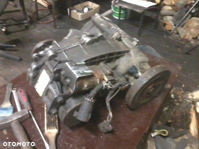 SSANGYONG MUSSO LKW DAWCA CZĘŚCI ŚRUBA 2.9D - 8