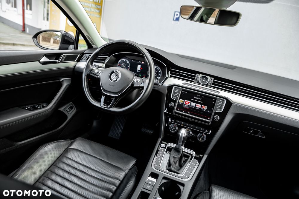 Volkswagen Passat 2.0 TDI SCR 4Motion DDG Highline - 25