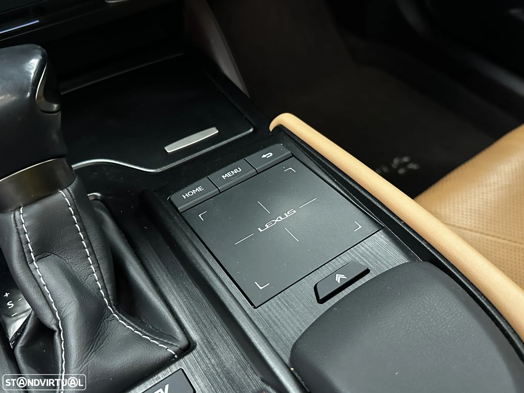 Lexus ES 300h Executive+ - 31
