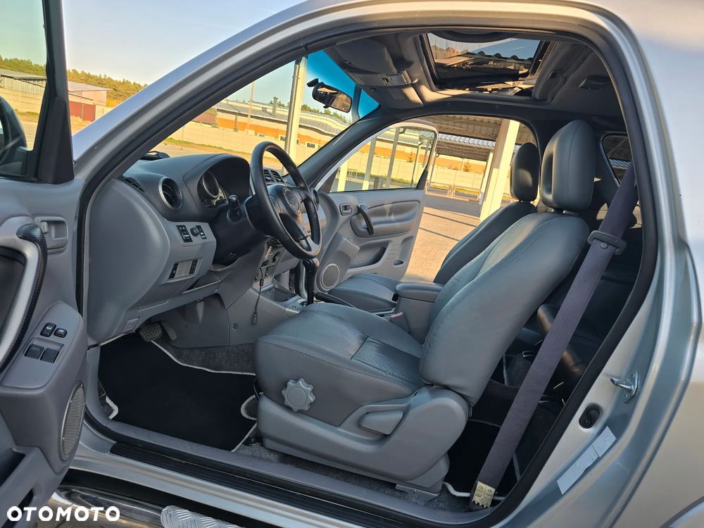 Toyota RAV4 - 16