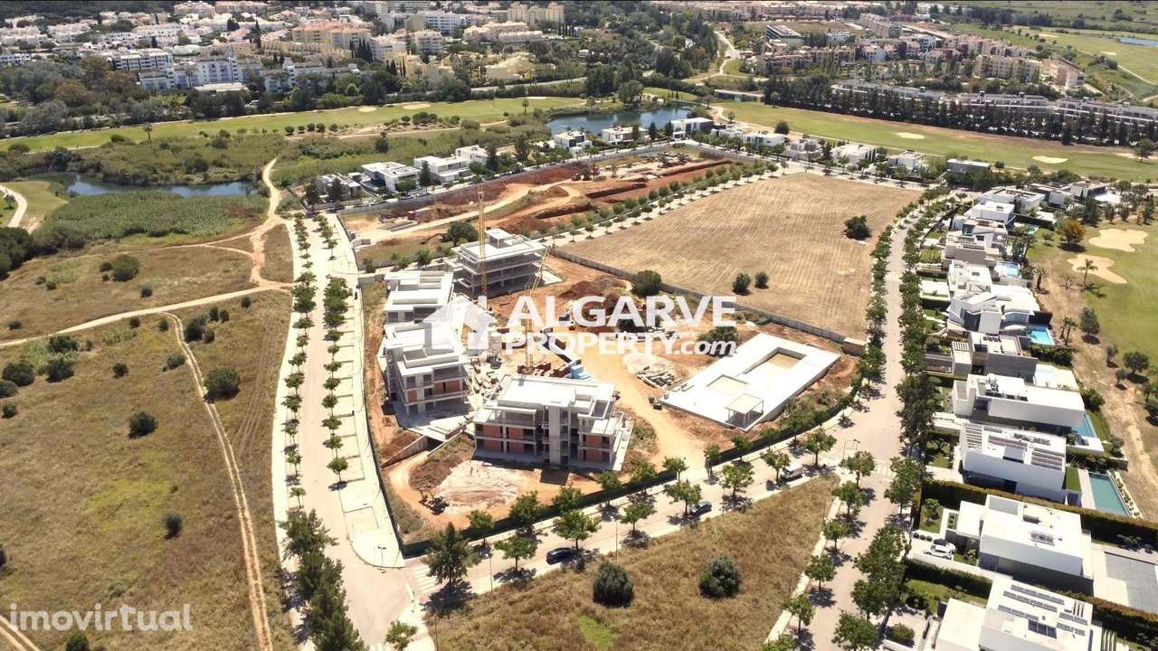 Elegante T2 no 1.º Andar com Amplo Terraço e Vistas Deslumbrantes - Grande imagem: 2/50