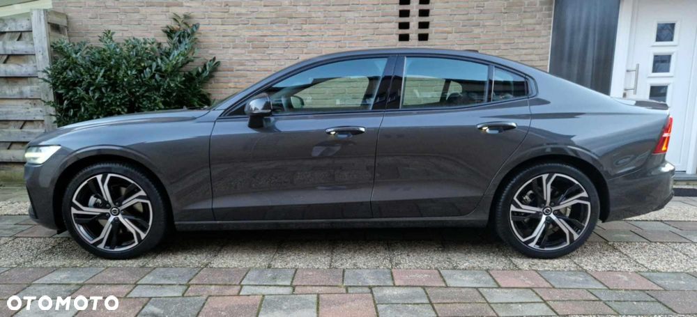 Volvo S60 B4 B DKG Plus Dark - 4