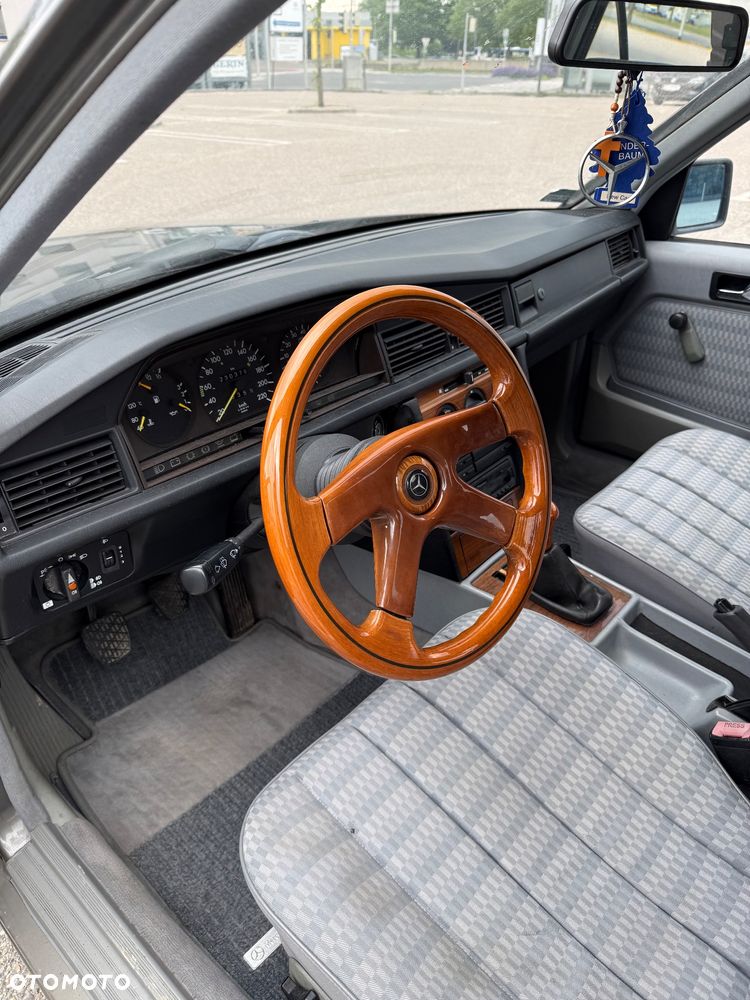 Mercedes-Benz W201 (190) - 17
