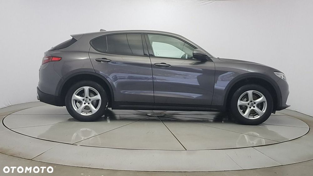 Alfa Romeo Stelvio - 8