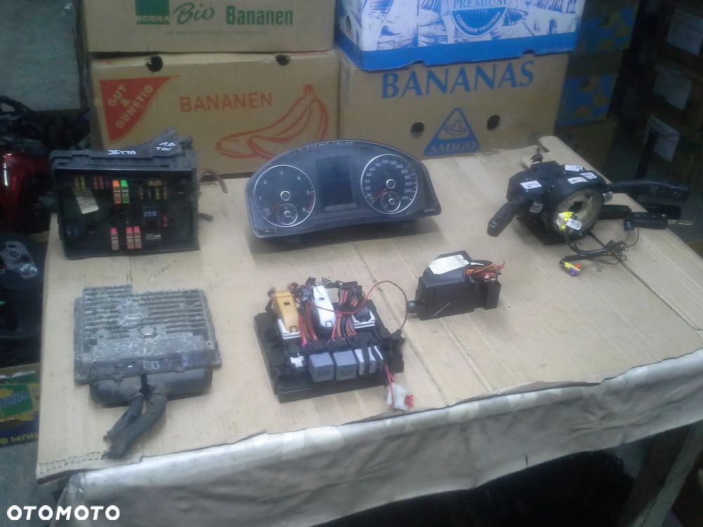 Volkswagen Jetta III 1K2 A5 1.6 TDi zestaw startowy komputer 03L906023B  5WP42899AA - 1