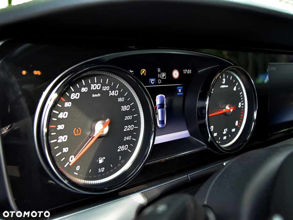 Mercedes-Benz Klasa E 220 d 4-Matic 9G-TRONIC - 16