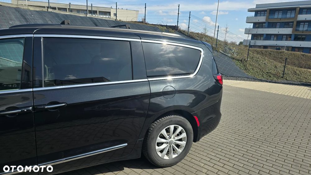 Chrysler Pacifica - 6