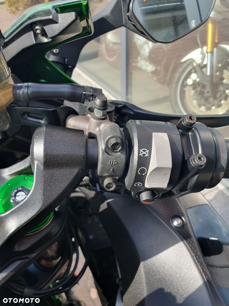 Kawasaki H2 - 22