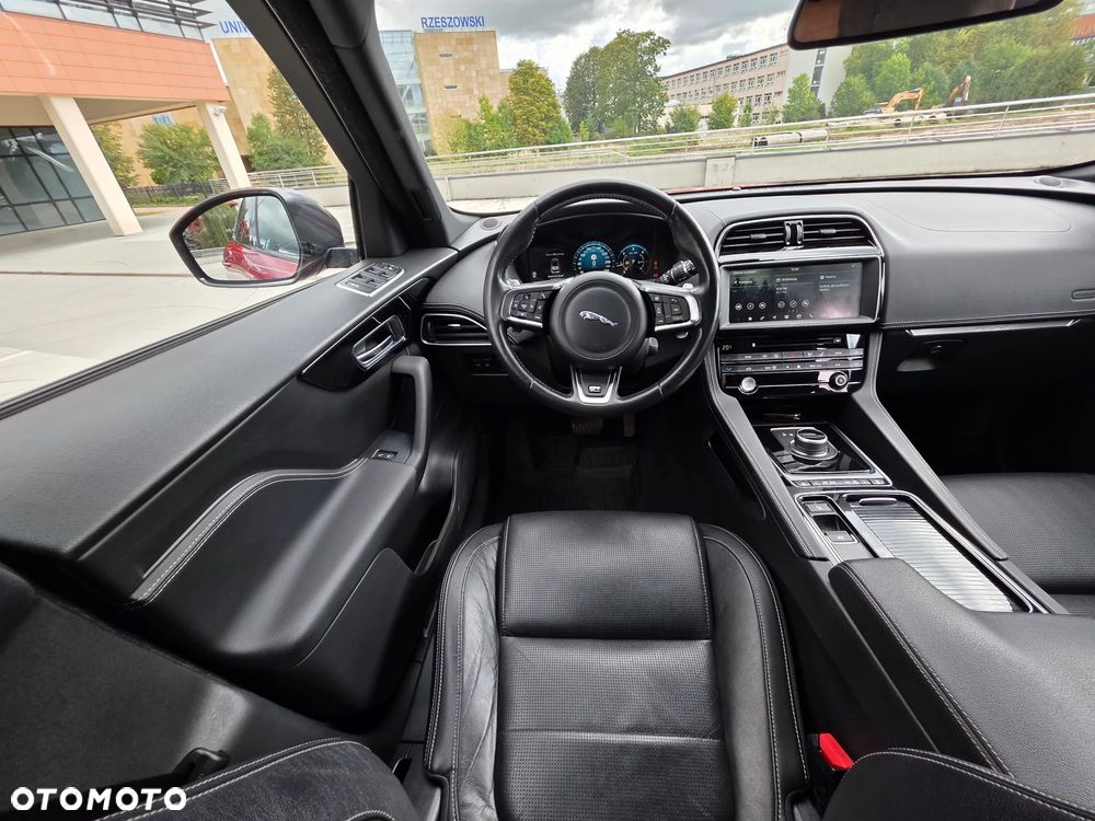 Jaguar F-Pace 2.0 i4D AWD R-Sport - 34