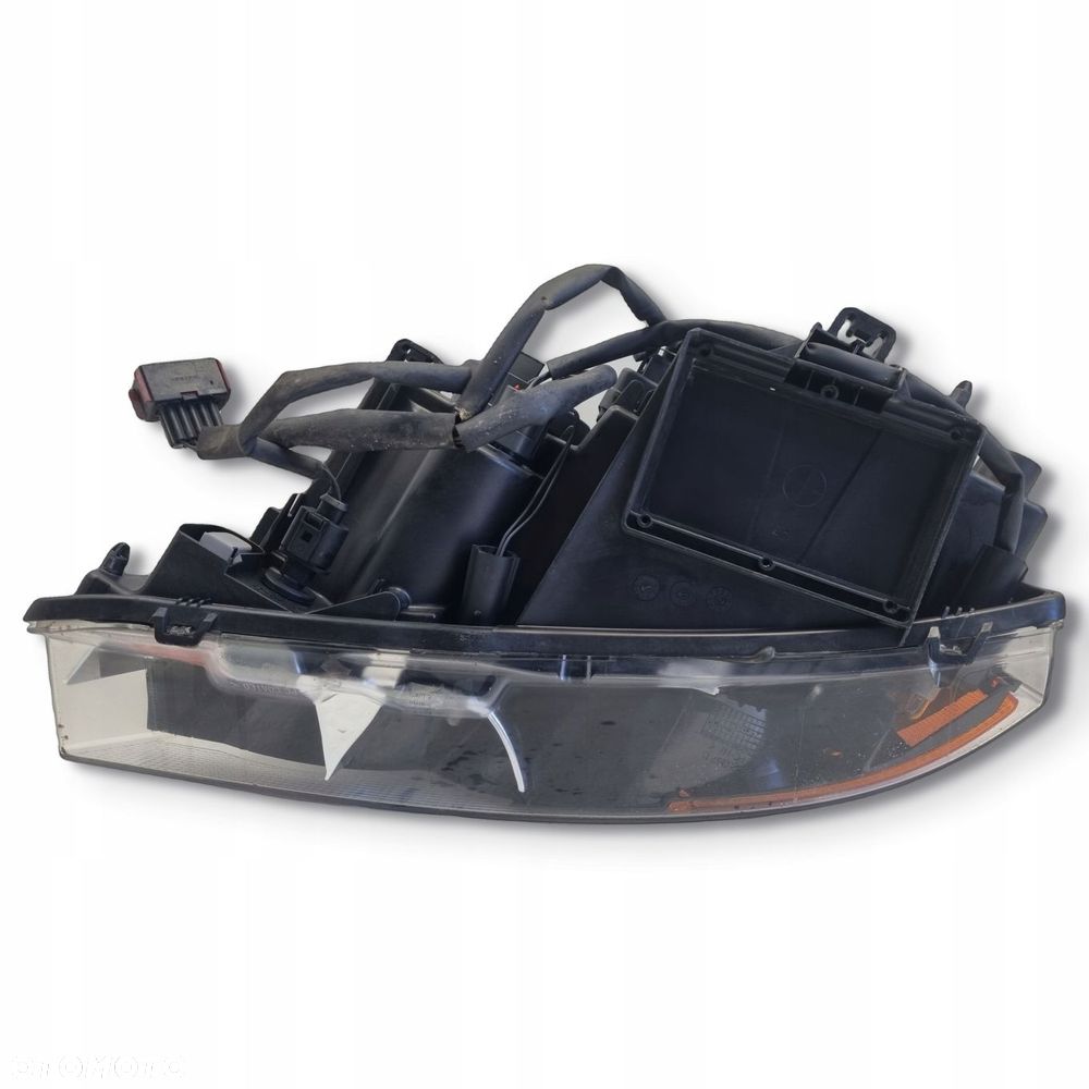 LAMPA PRAWA Volvo XC90 prawy przód przednia EUROPEJSKA EUROPA 8620572 - 9