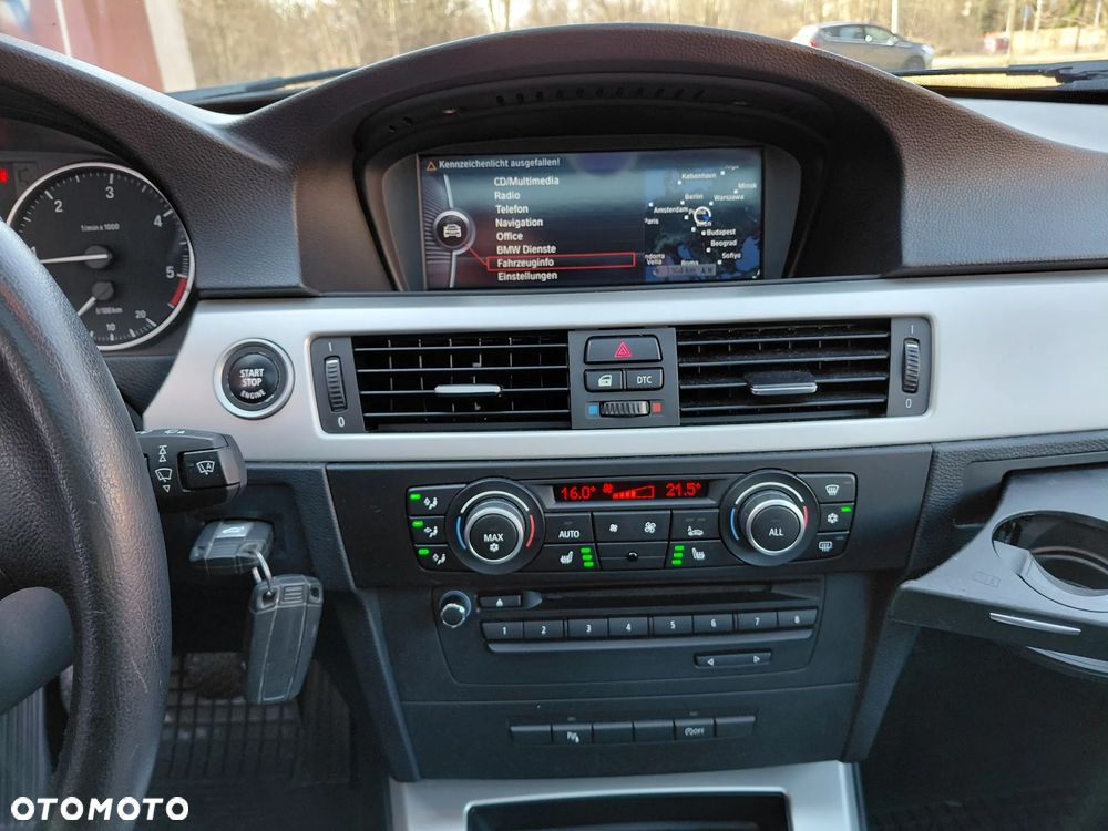 BMW Seria 3 320d DPF Edition Sport - 11