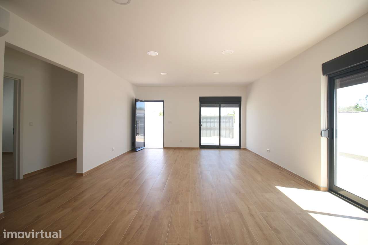 Moradia Térrea T3 Nova em lote de 340m2 em Fernão Ferro - Grande imagem: 4/26