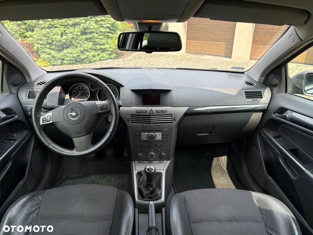 Opel Astra GTC 2.0 Turbo Cosmo - 8