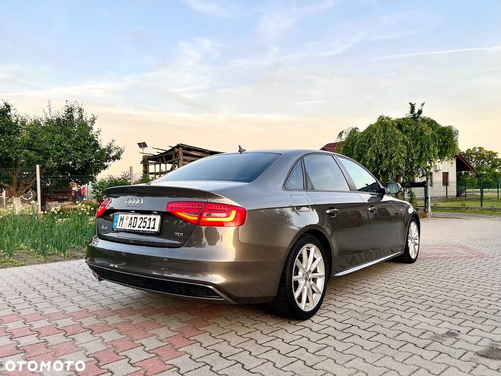 Audi A4 Limousine - 14