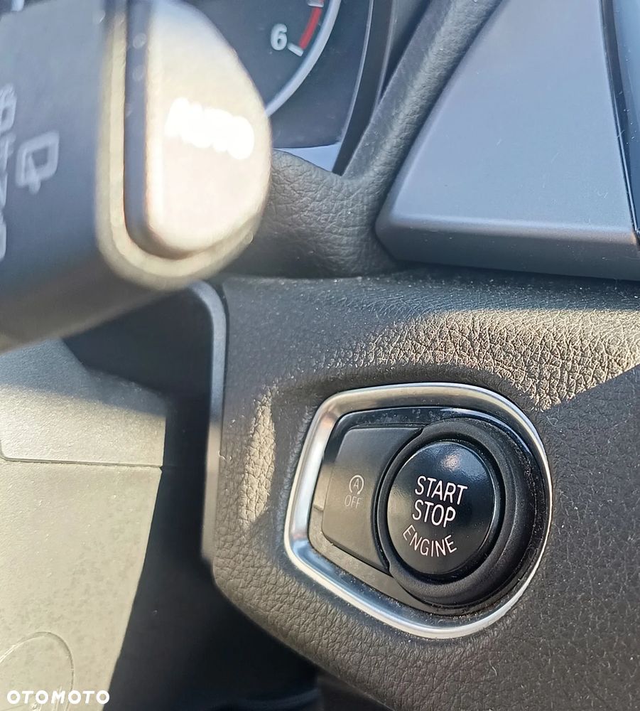 BMW Seria 2 218d - 13