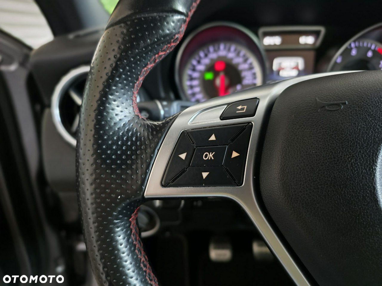 Mercedes-Benz GLA - 32