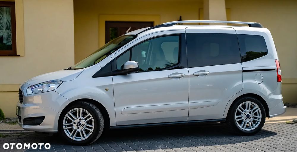 Ford Tourneo Courier 1.5 TDCi S&S Ambiente - 11