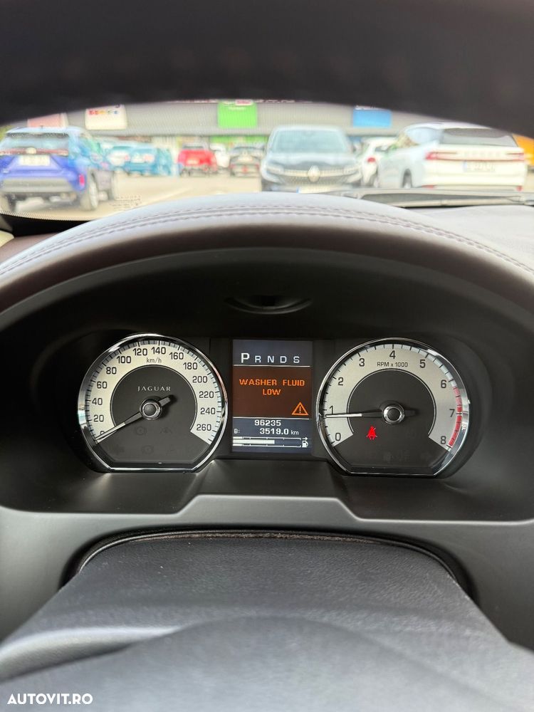 Jaguar XF 4.2 V8 Premium Luxury - 7