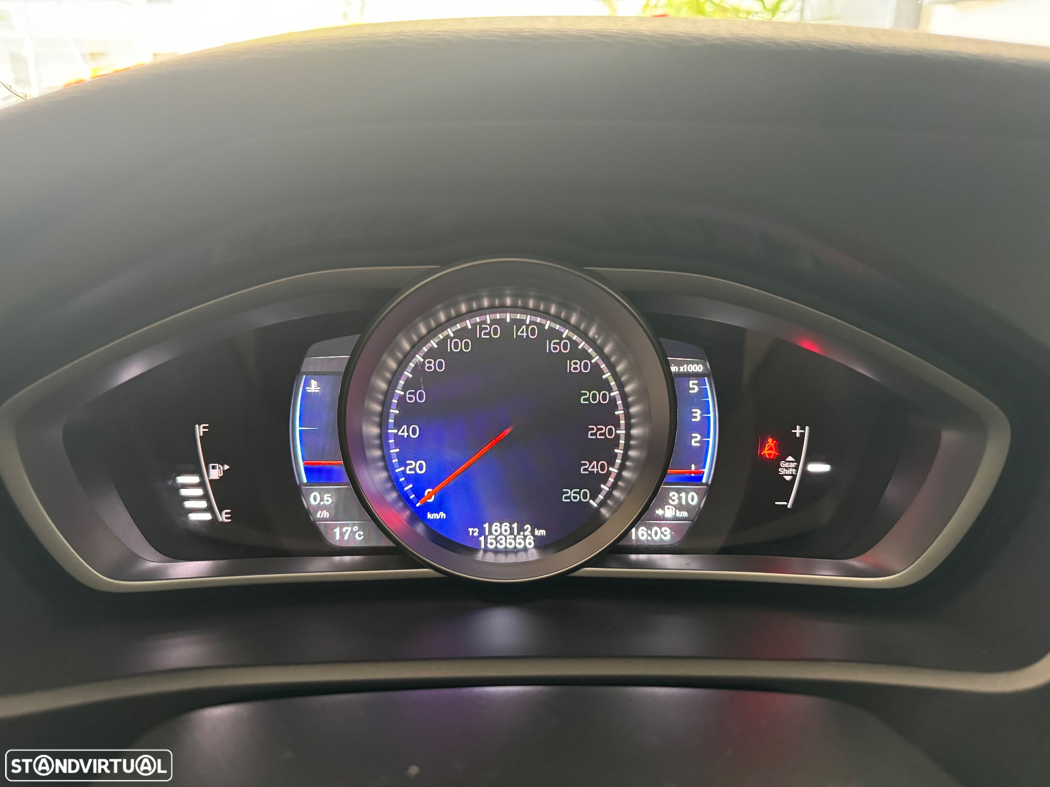 Volvo V40 2.0 D2 R-Design - 27