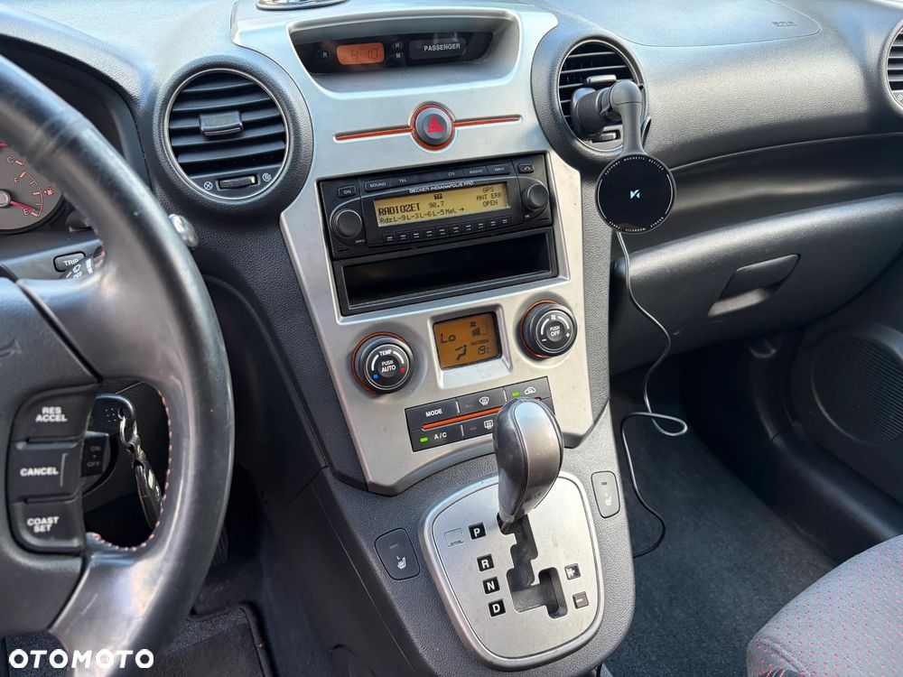 Kia Carens - 26