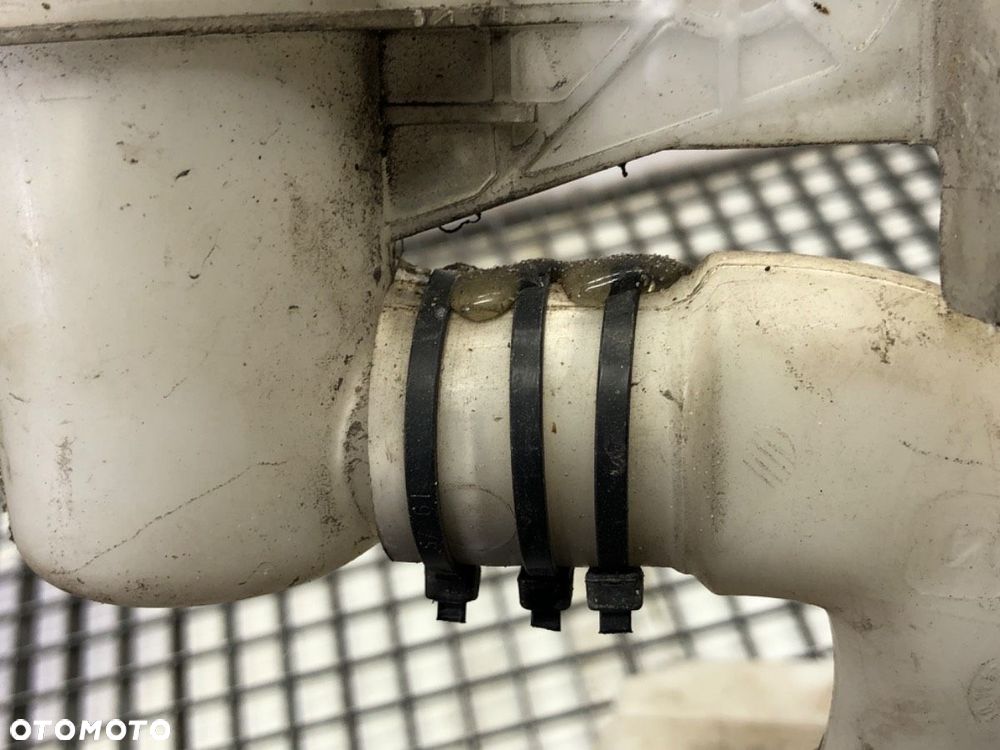 ZBIORNIK SPRYSKIWACZY  VW PASSAT B7 (A32, A33) 2011 - 2022 1.8 TSI 125 kW [170 KM] benzyna 2013 - - 4