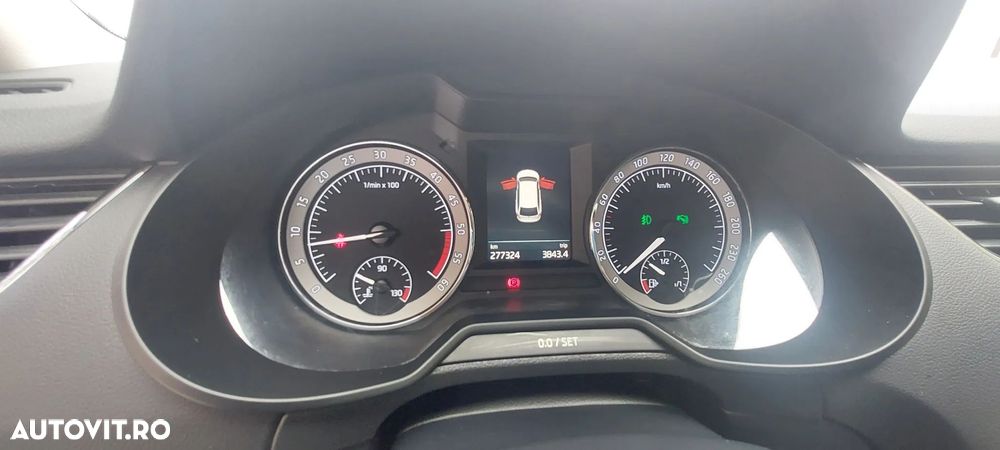 Skoda Octavia 1.6 TDI DSG Ambition - 13