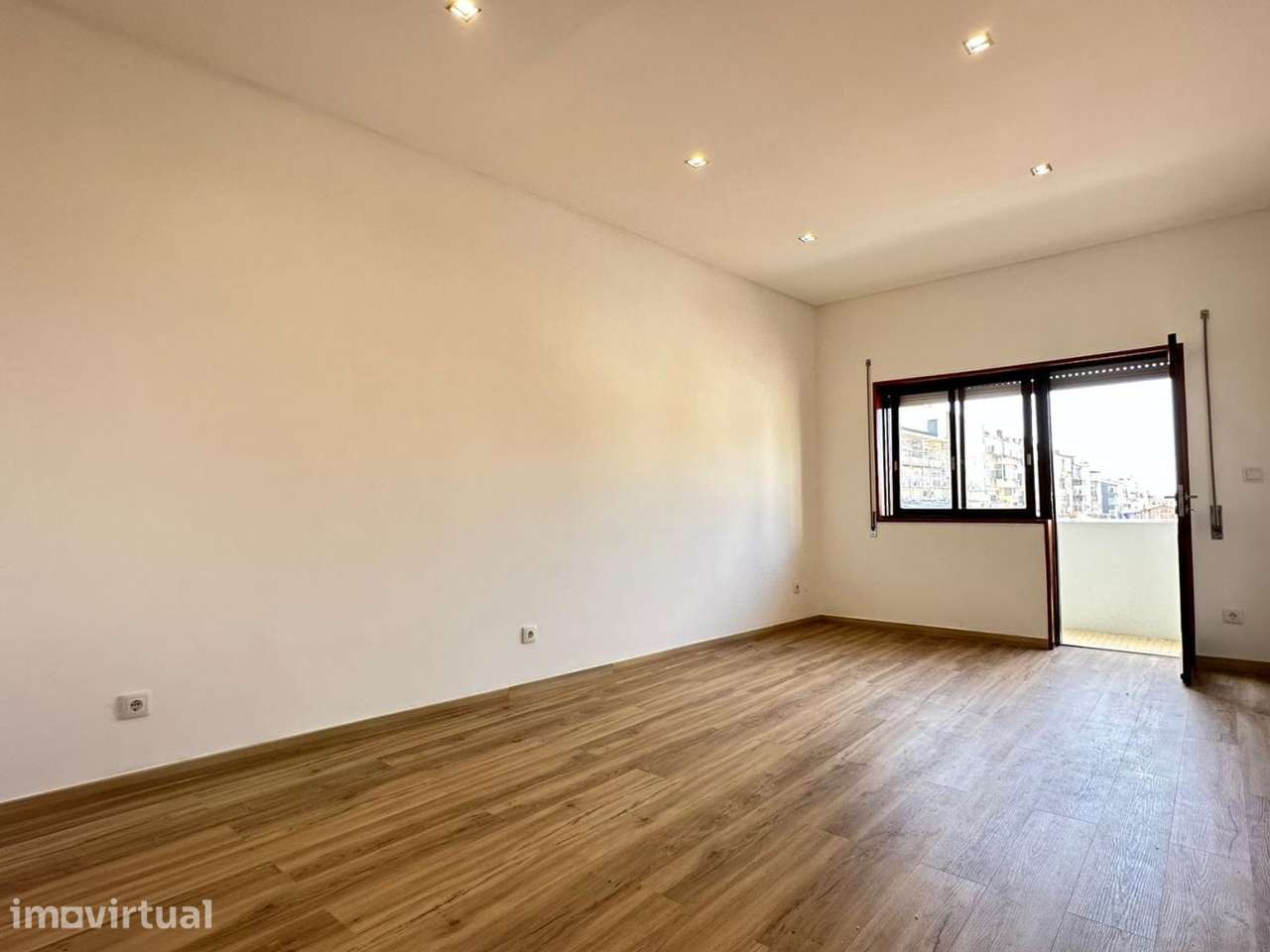 Apartamento T2 c/ varanda no Bonfim, Porto - Grande imagem: 3/16
