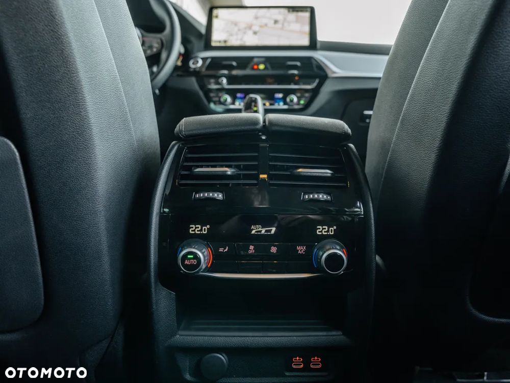 BMW Seria 5 530d xDrive - 13