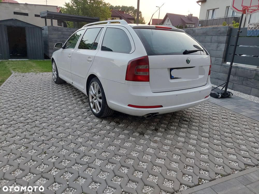 Skoda Octavia 2.0 TDI CR DPF RS - 3