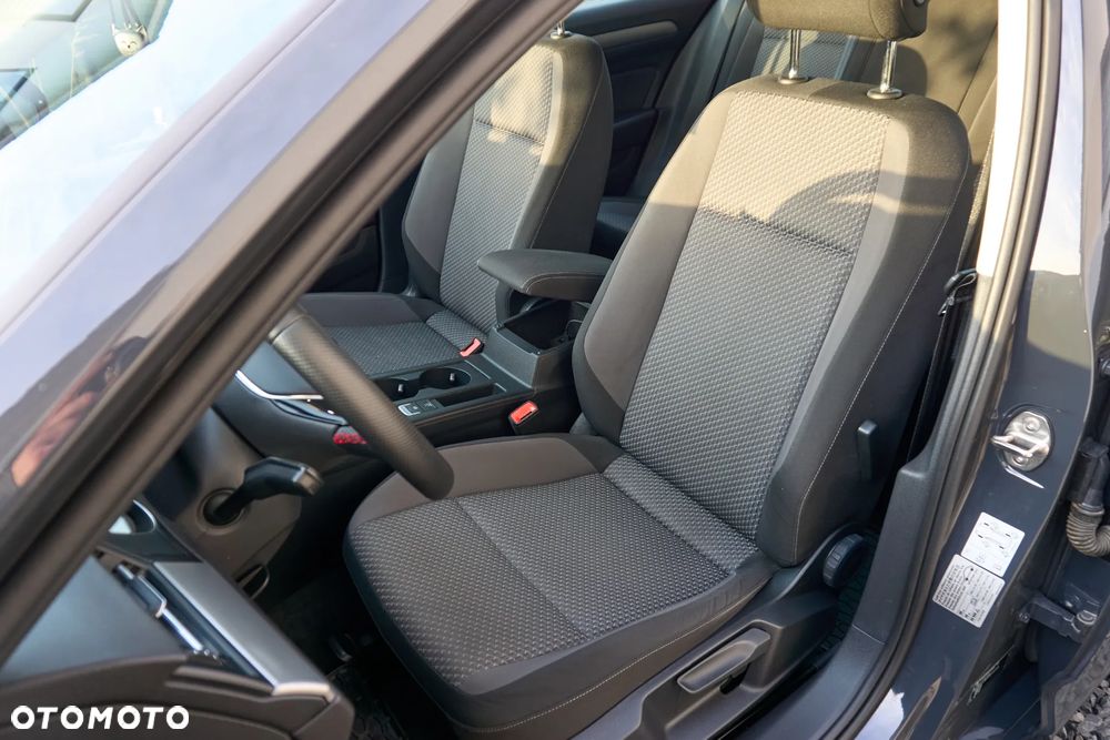 Volkswagen Passat 2.0 TDI SCR Trendline - 21