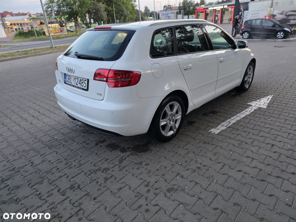 Audi A3 Sportback 1.6 TDI DPF Attraction - 4