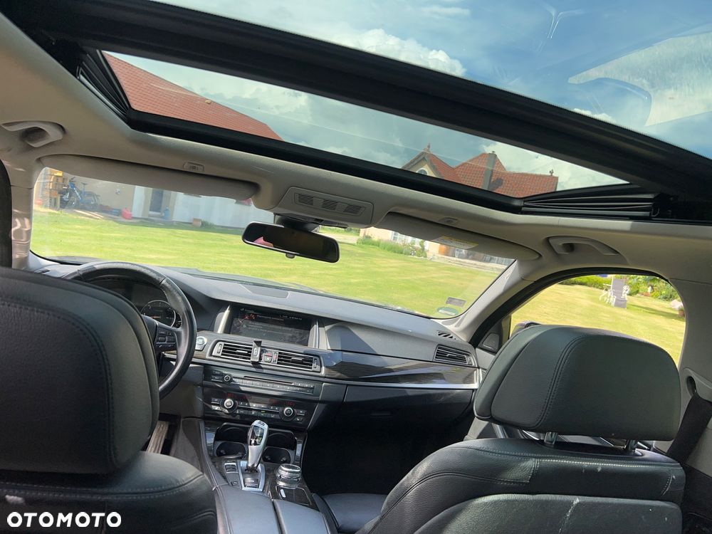 BMW Seria 5 525d Luxury Line - 14