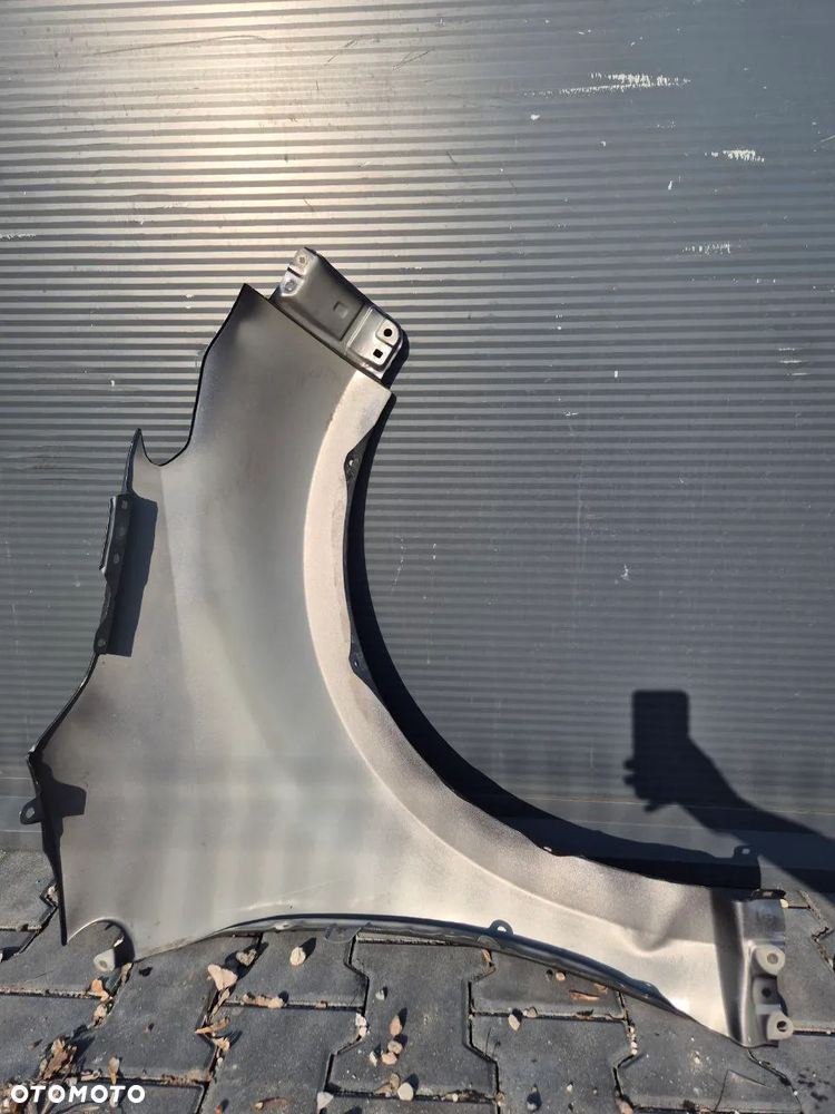 BŁOTNIK TOYOTA YARIS IV - 6