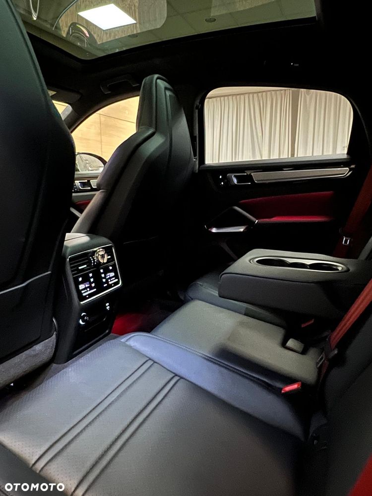 Porsche Cayenne - 16
