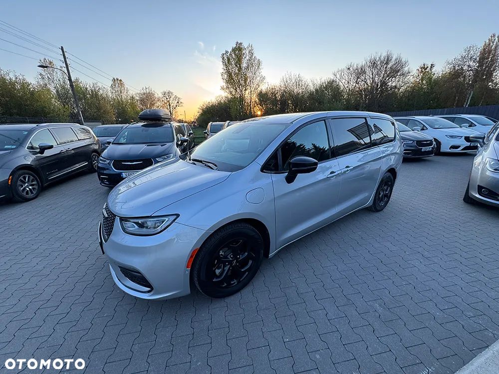 Chrysler Pacifica - 36