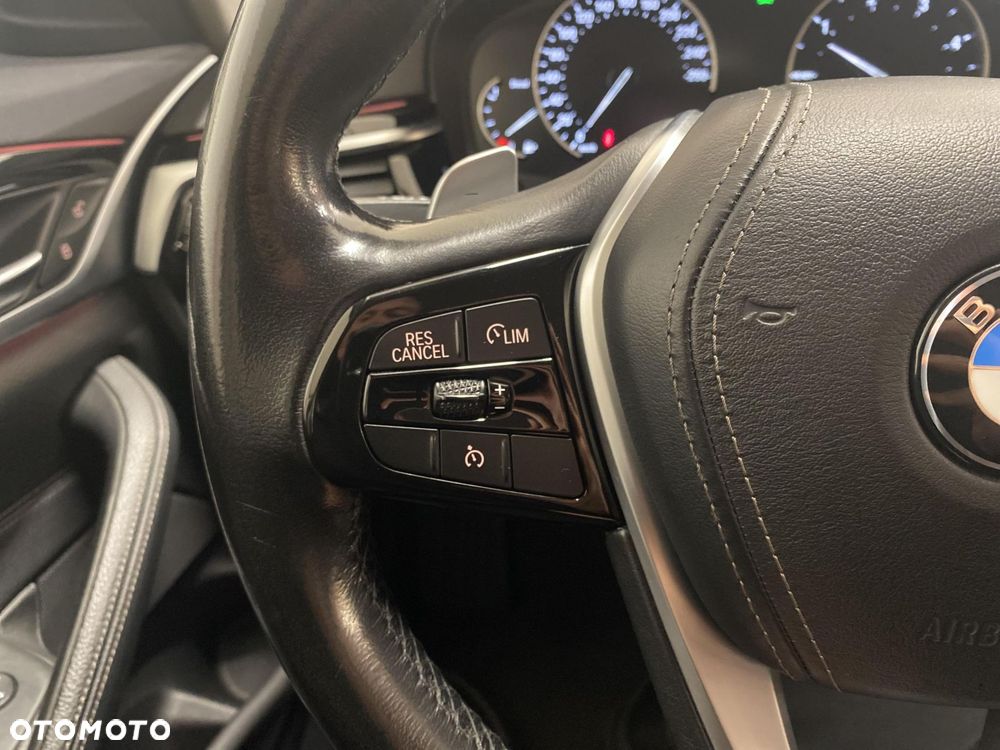 BMW Seria 5 518d - 13