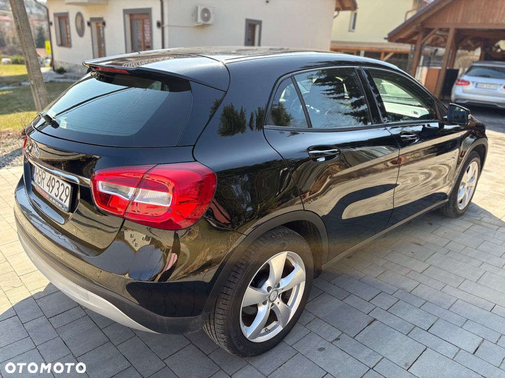 Mercedes-Benz GLA - 11