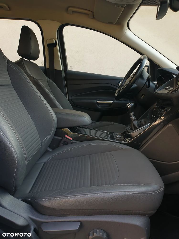 Ford Kuga 2.0 TDCi 2x4 Titanium - 28