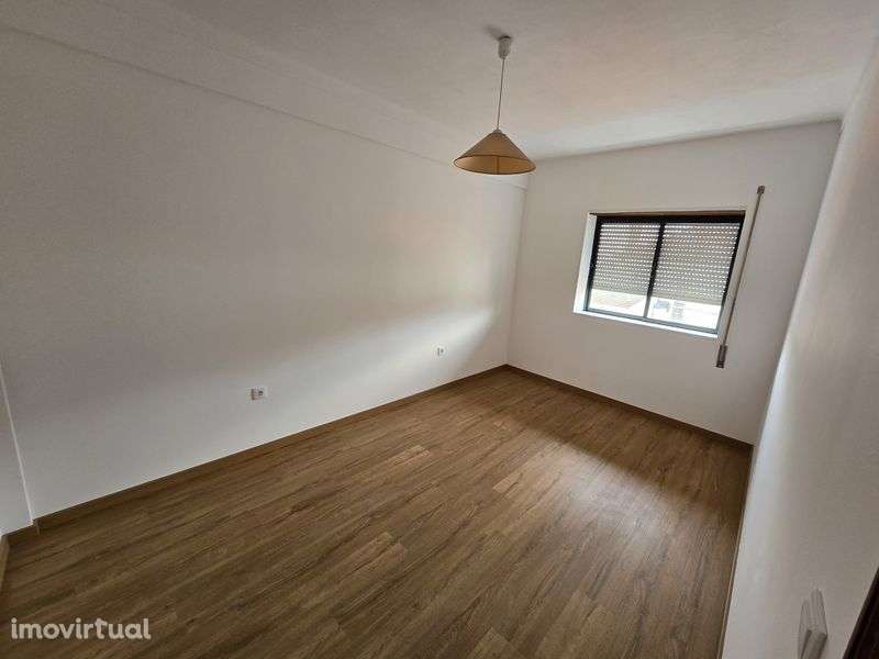 Alugo apartamento t2 - oliveira do Hospital - Grande imagem: 2/9